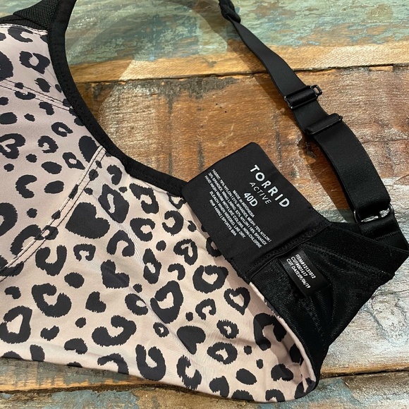 TORRID Mid Impact Leopard Print Underwire Sports Bra NWOT - Picture 13 of 14